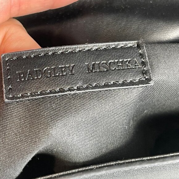 Badgley Mischka Quilted Crossbody Flap Bag Purse Black M Clasp Zip Pockets Chain - Picture 6 of 16